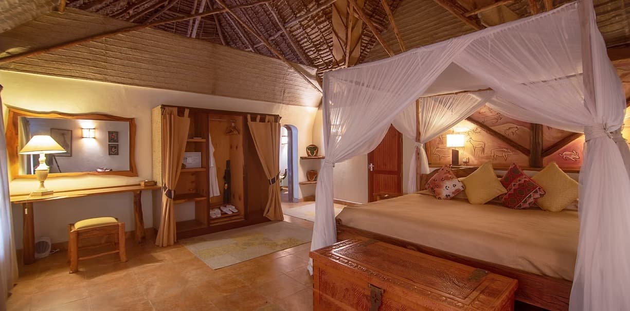 Chui Lodge bedroom with mosquito net bed