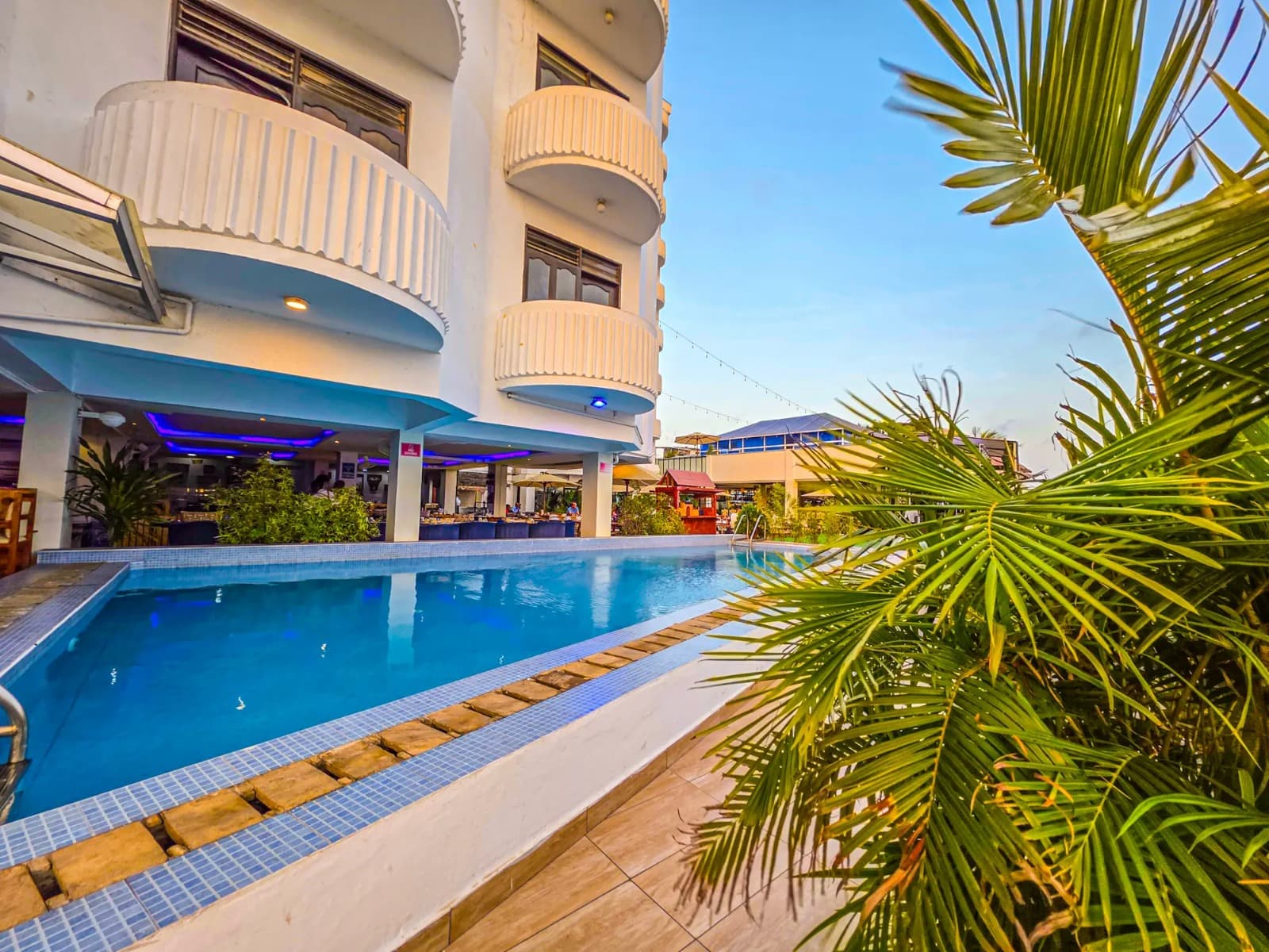 Hotel Sapphire pool and building in Mombasa